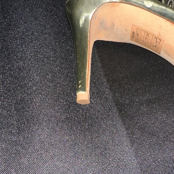J. CREW Elegant Gold Women's Heels w/ Ankle Strap Size 11 - Picture 9 of 9